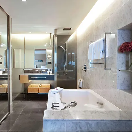 Hilton Kuala Lumpur Hotel Exterior photo Bathroom